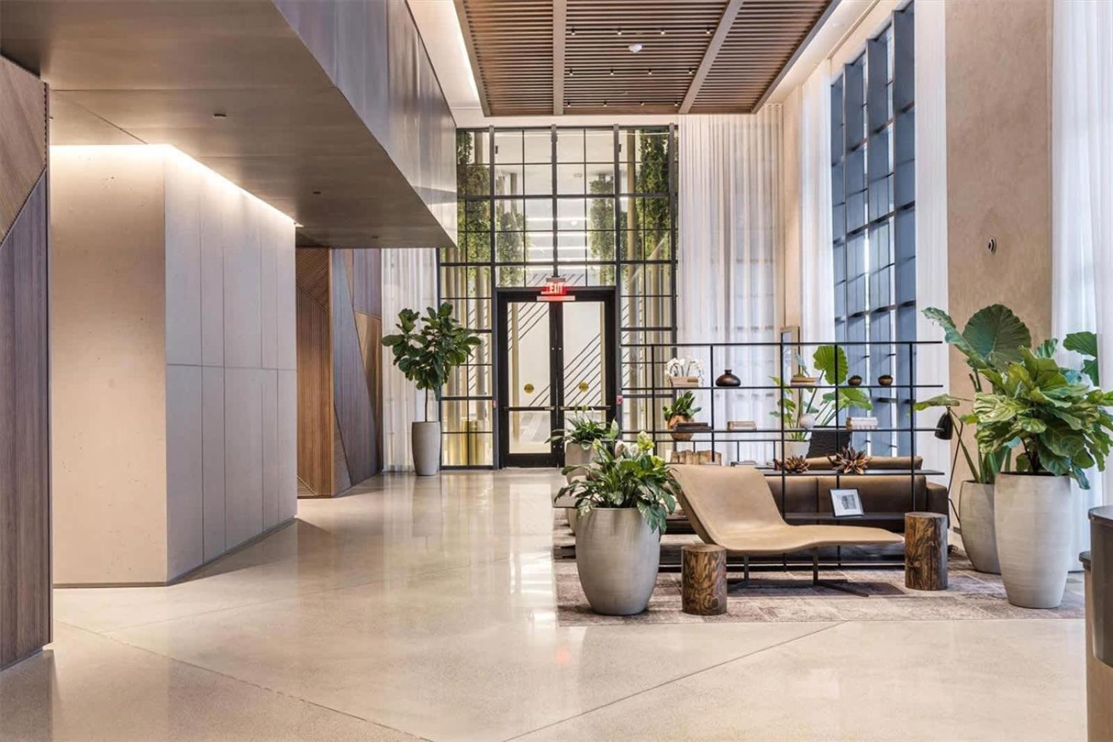Oasis With Gym & Pool Apartment