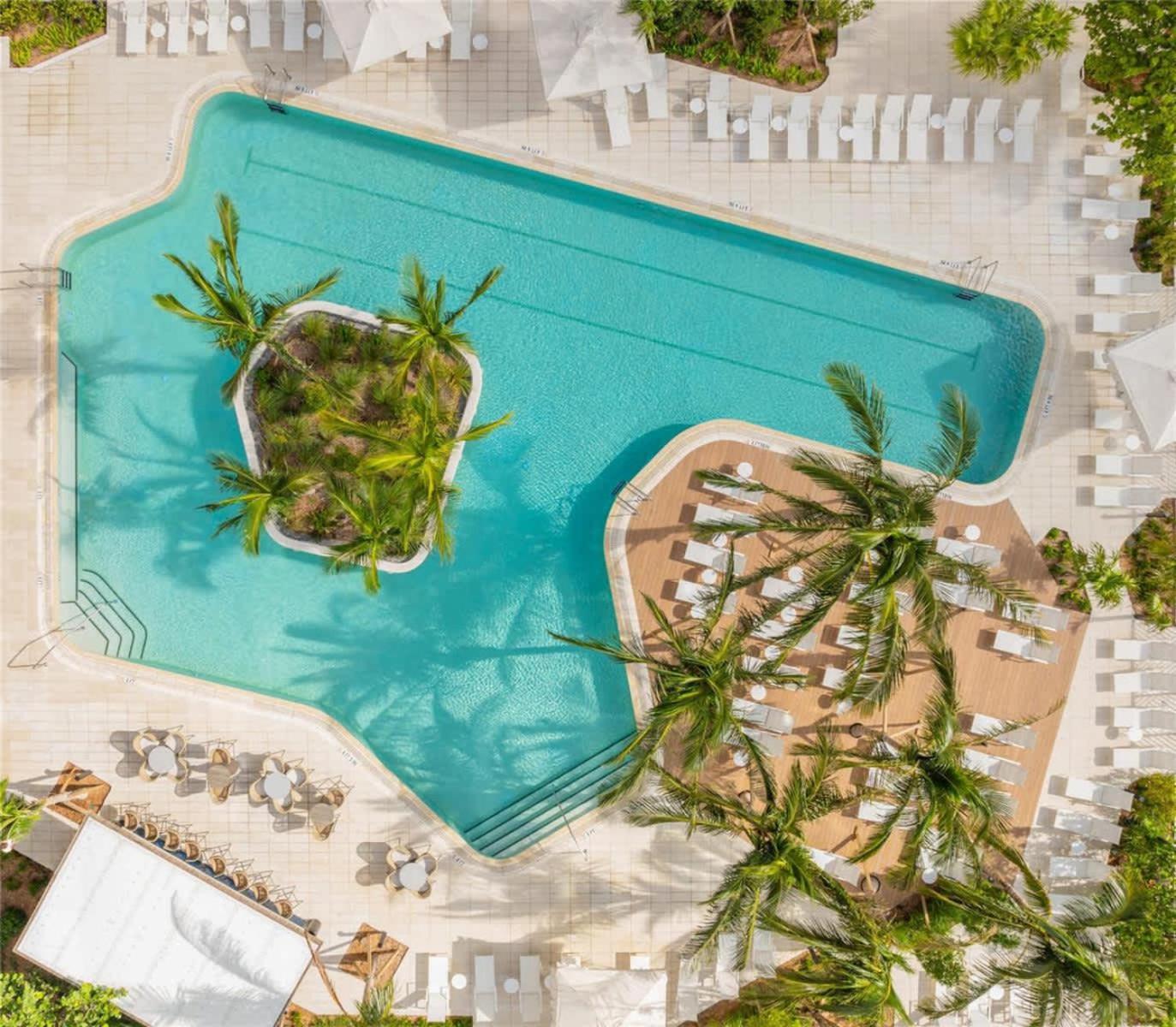 Oasis With Gym & Pool Apartment