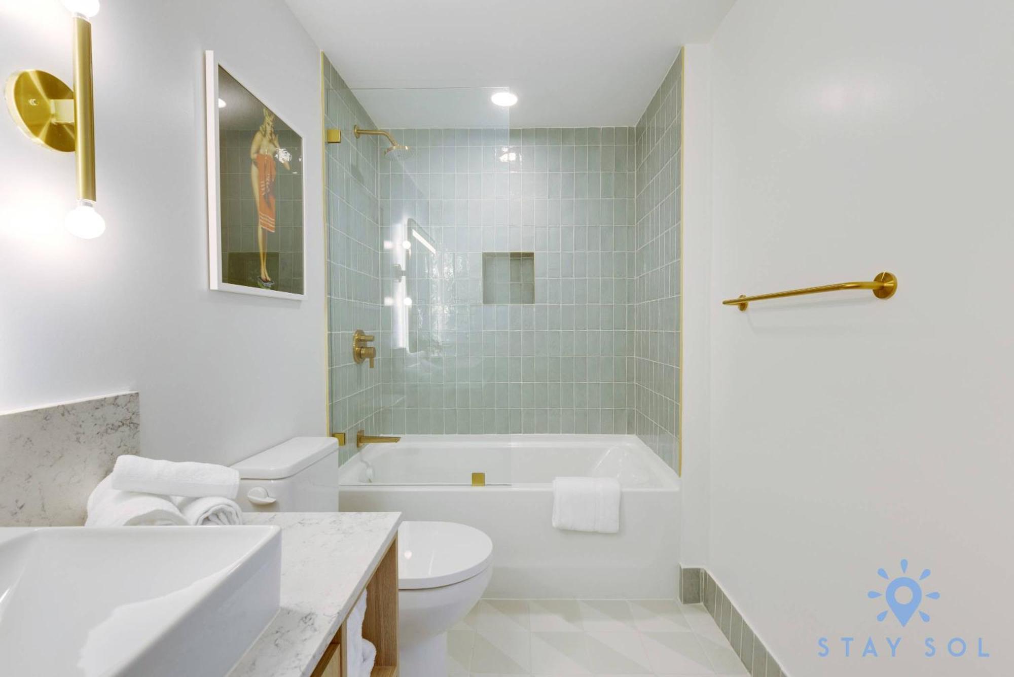 Oasis With Gym & Pool Apartment